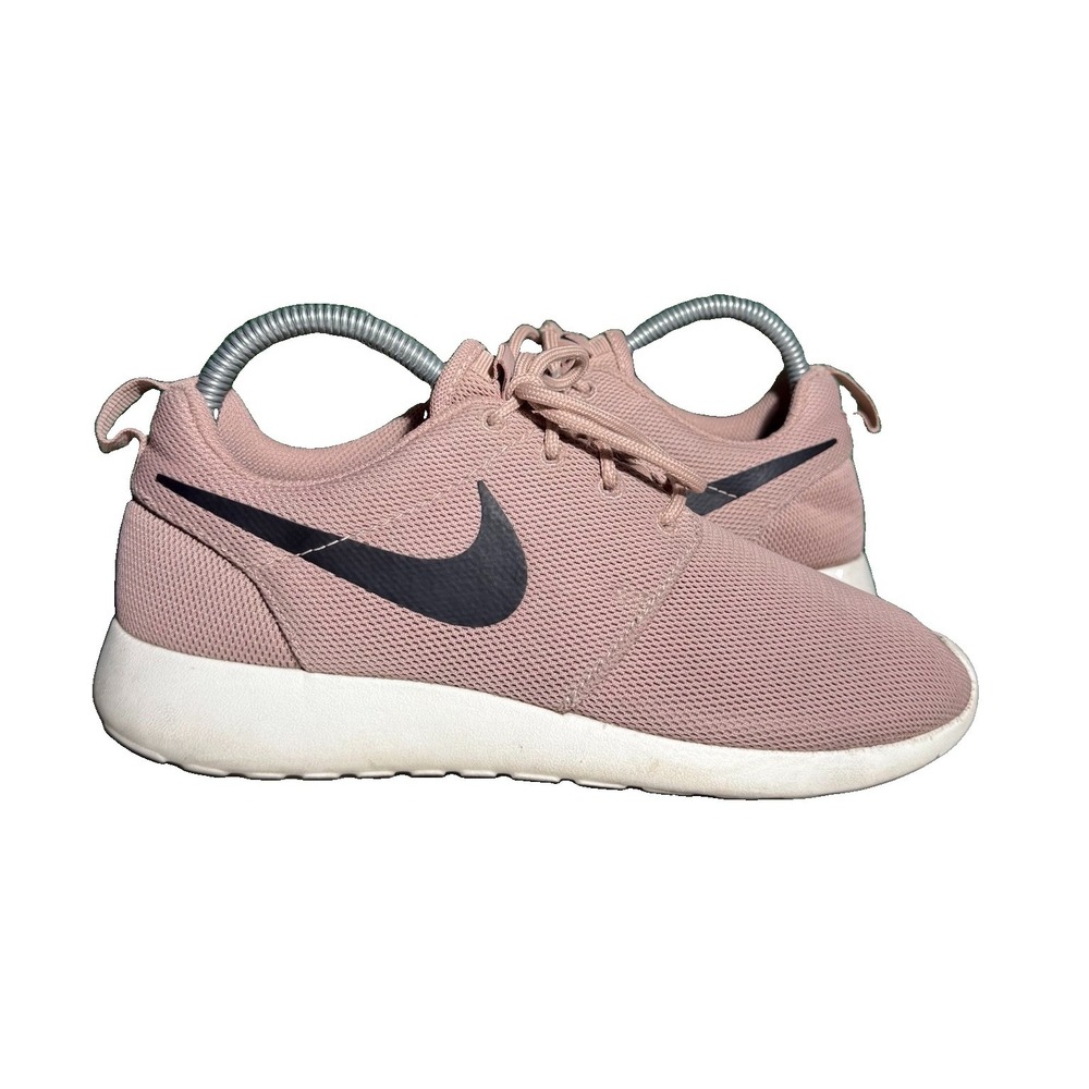 Nike Roshe One Pink Running Shoes Workout Sneakers Women's Size 7.5 844994-601
